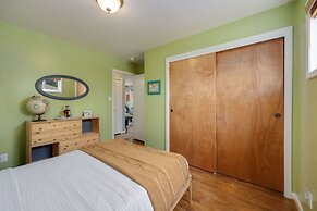 Cozy Mountain Retreat in Downtown With Hot Tub and Bikes