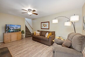 Cozy Mountain Retreat in Downtown With Hot Tub and Bikes