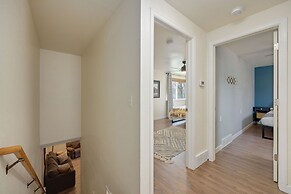 Cozy Mountain Retreat in Downtown With Hot Tub and Bikes