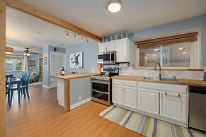 Cozy Mountain Retreat in Downtown With Hot Tub and Bikes