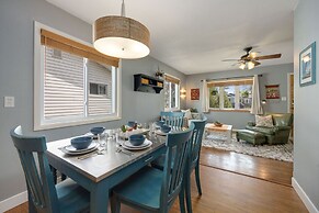 Cozy Mountain Retreat in Downtown With Hot Tub and Bikes