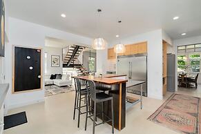 Old Town Oasis - Spacious Artisan Home