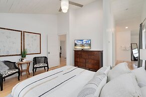 Old Town Oasis - Spacious Artisan Home