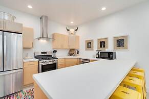 Old Town Oasis - Spacious Artisan Home