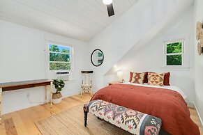 Old Town Oasis - Spacious Artisan Home