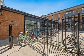 The Fox Den in Old Town! Pool, Sauna & Game Room