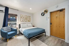 The Fox Den in Old Town! Pool, Sauna & Game Room