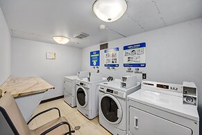 The Fox Den in Old Town! Pool, Sauna & Game Room