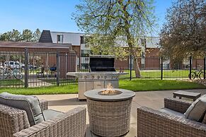 The Fox Den in Old Town! Pool, Sauna & Game Room