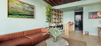 The Brown, Guatape, Autograph Collection