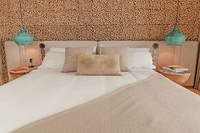 The Brown, Guatape, Autograph Collection