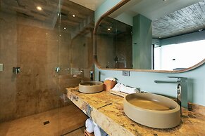 The Brown, Guatape, Autograph Collection