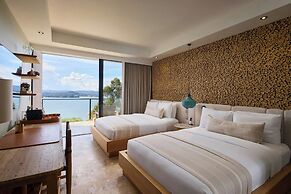 The Brown, Guatape, Autograph Collection