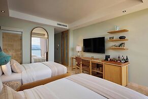 The Brown, Guatape, Autograph Collection