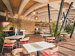 The Brown, Guatape, Autograph Collection