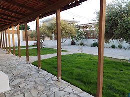 Almmos mezzanine apartments Kalamaki