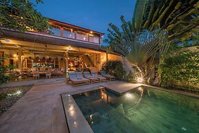 Villa Teman-Luxury 4BR Villa in Seminyak