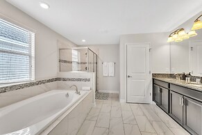 6 Bedroom Star Wars & Mickey Home in Championsgate 6 Home by Redawning