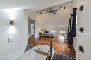 2 King/3 Bath, Toddler Friendly, Free Parking/laundry 2 Bedroom Duplex