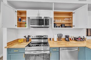 2 King/3 Bath, Toddler Friendly, Free Parking/laundry 2 Bedroom Duplex