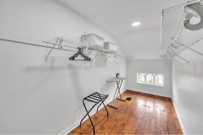 2 King/3 Bath, Toddler Friendly, Free Parking/laundry 2 Bedroom Duplex