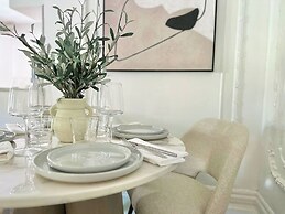 The Elliott Hotel at Highland Park