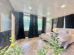 The Elliott Hotel at Highland Park