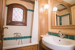 Beautiful Giardino Degli Oleandri two Bedroom Apt Sleeps 6 Plus a Chil