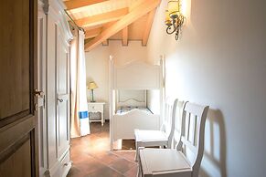 Beautiful Giardino Degli Oleandri two Bedroom Apt Sleeps 6 Plus a Chil