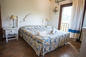 Beautiful Giardino Degli Oleandri two Bedroom Apt Sleeps 6 Plus a Chil