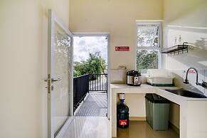 Super OYO 90778 River inn Malioboro