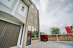 Super OYO 90778 River inn Malioboro