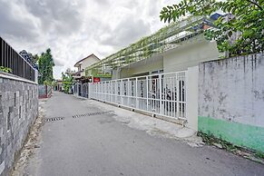 OYO 90804 Oma Uti Homestay Syariah