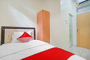 OYO 90804 Oma Uti Homestay Syariah