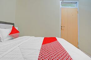 OYO 90804 Oma Uti Homestay Syariah