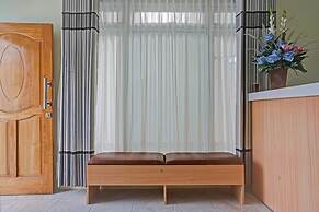 OYO 90804 Oma Uti Homestay Syariah