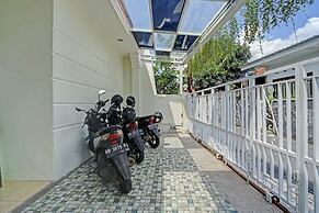 OYO 90804 Oma Uti Homestay Syariah