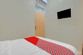 OYO 90804 Oma Uti Homestay Syariah