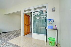 OYO 90804 Oma Uti Homestay Syariah
