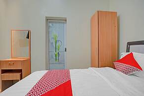 OYO 90804 Oma Uti Homestay Syariah