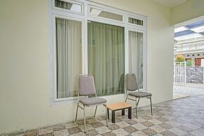 OYO 90804 Oma Uti Homestay Syariah