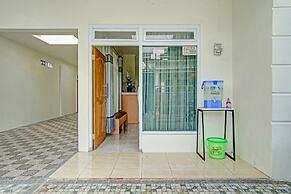 OYO 90804 Oma Uti Homestay Syariah