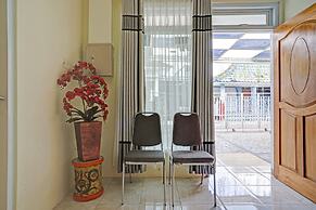 OYO 90804 Oma Uti Homestay Syariah