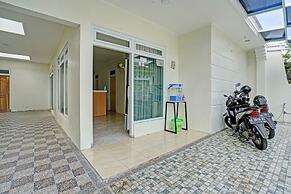 OYO 90804 Oma Uti Homestay Syariah