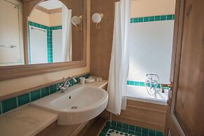 Beautiful Il Giardino Degli Oleandri one Bedroom Sleeps two Num0842