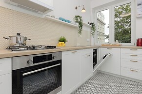 Art Deco Apartment Warsaw by Renters