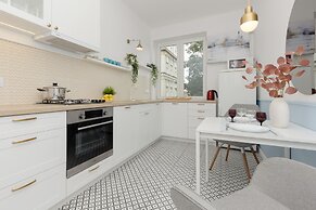 Art Deco Apartment Warsaw by Renters