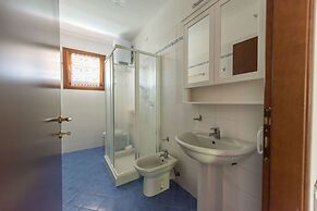 Modern Apartment With Terrace and Fireplace