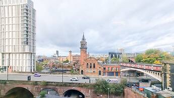 Luxury Apartment Canal View Castlefield - Parking