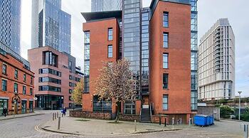 Luxury Apartment Canal View Castlefield - Parking